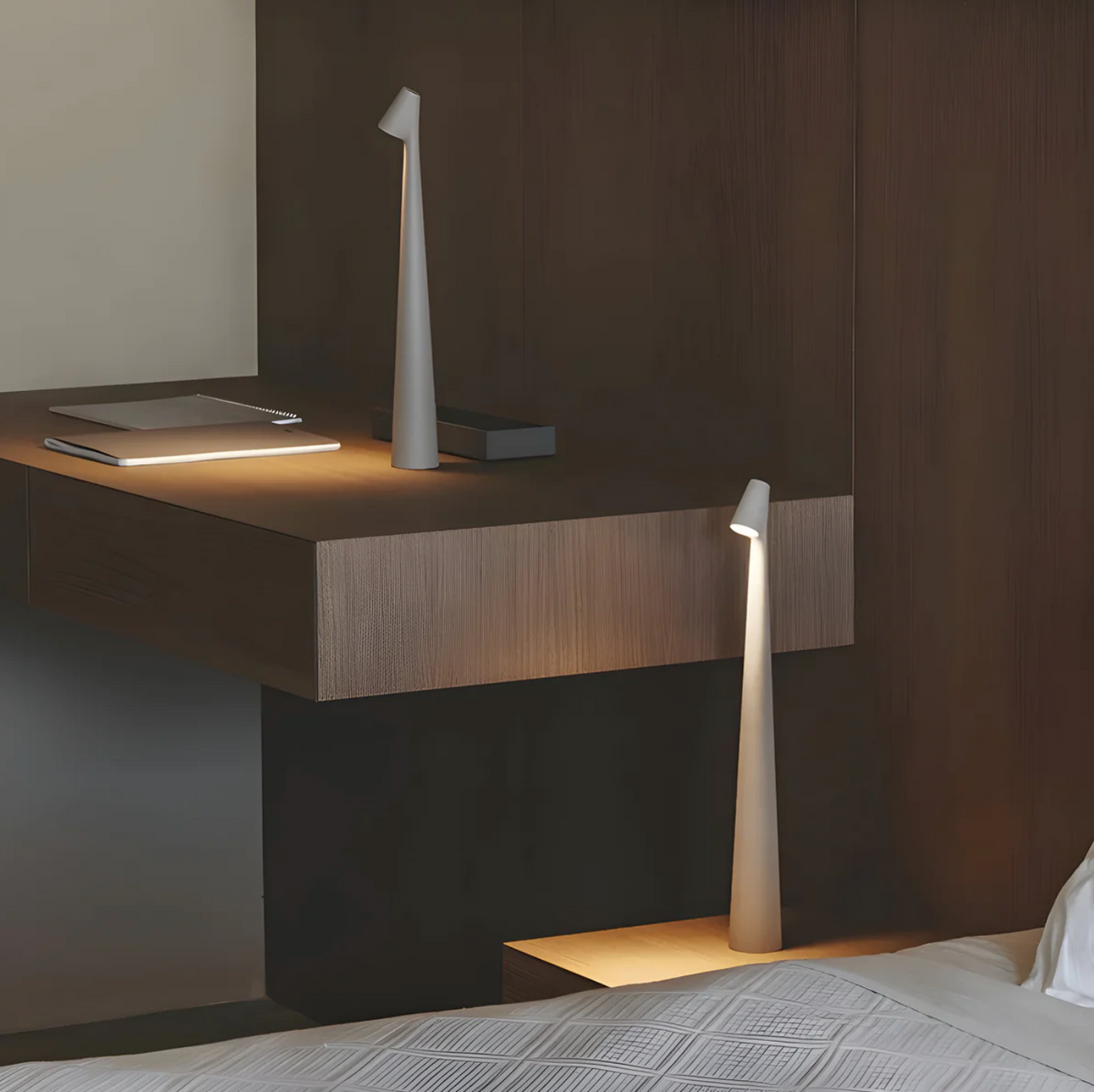 Skandinavisk bordlampe med touchdæmpning i 3 niveauer