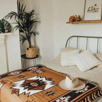 Vendbar brun plaid i bomuldsblanding med geometrisk mønster