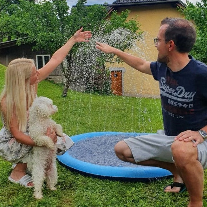 Vandsprinklermåtte til hunde med slangetilslutning
