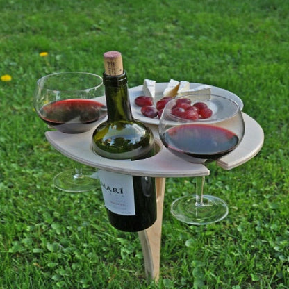 Sammenklappeligt picnicbord i træ med vinholder
