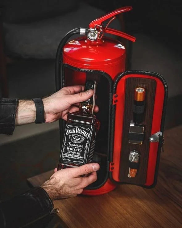 Aflåselig minibar i brandslukkerdesign
