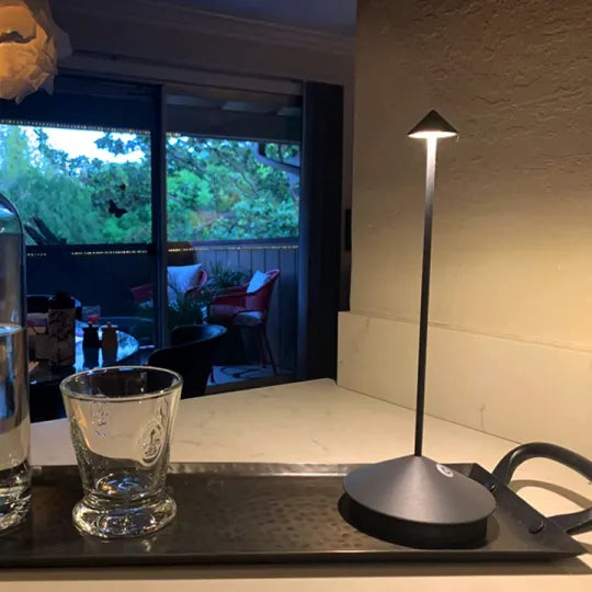 Trådløs LED-lampe med touchbetjening og dæmpning