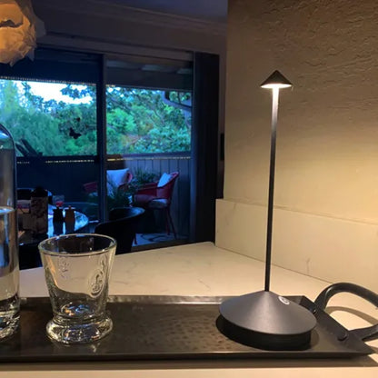 Trådløs LED-lampe med touchbetjening og dæmpning