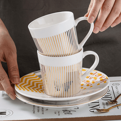 Porcelænsunderkop med guldstriber til kaffekop