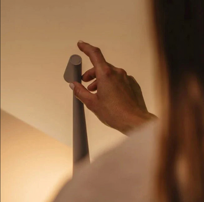 Skandinavisk bordlampe med touchdæmpning i 3 niveauer