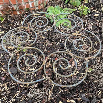 Håndlavet plantestøtte i metal med spiraldesign