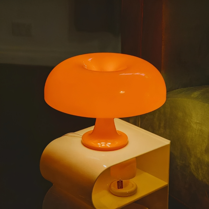 Svampeformet bordlampe med 3 lysfarver og dæmpning