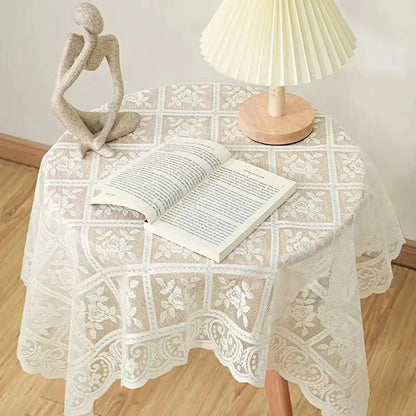 Broderet blondedug i polyester med blomstermønster