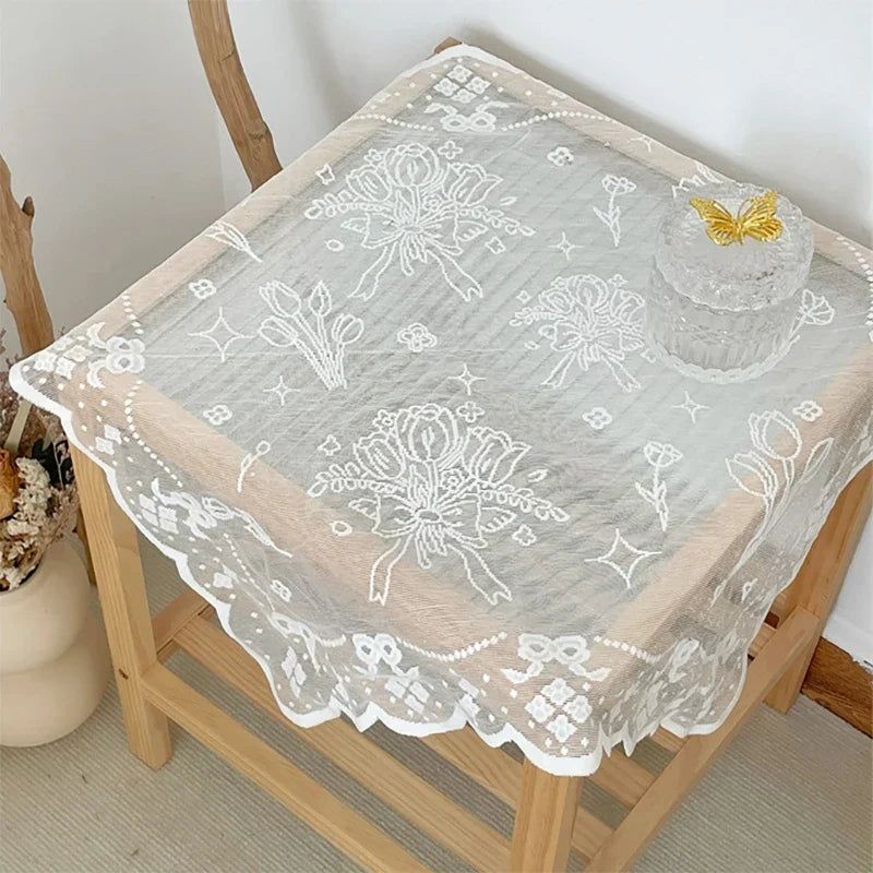 Broderet blondedug i polyester med blomstermønster
