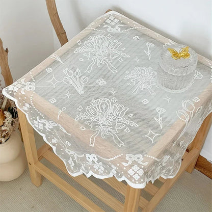 Broderet blondedug i polyester med blomstermønster
