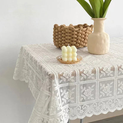 Broderet blondedug i polyester med blomstermønster
