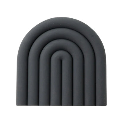 Regnbuefarvede bordskånere i silikone – 2 stk., 15 × 15 cm