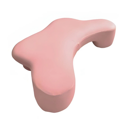 Sidesovepude i formfast skum med ergonomiske armåbninger