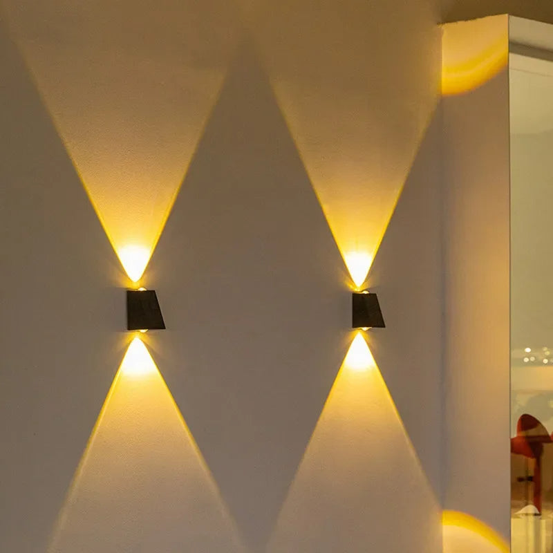 Trådløs solcellevæglampe med automatisk lys og IP65