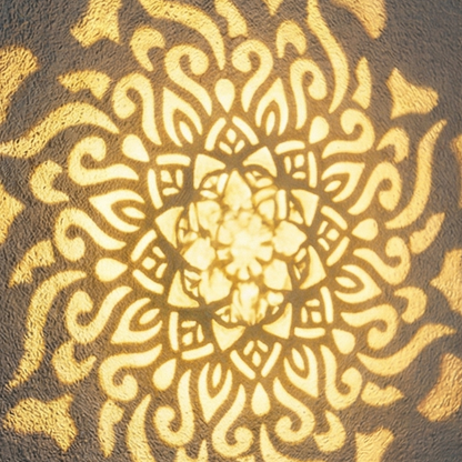 Solcellevæglampe med mandala-lysmønster