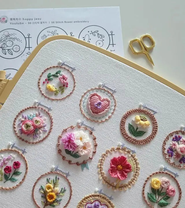 Broderisæt med 12 blomsterdesign
