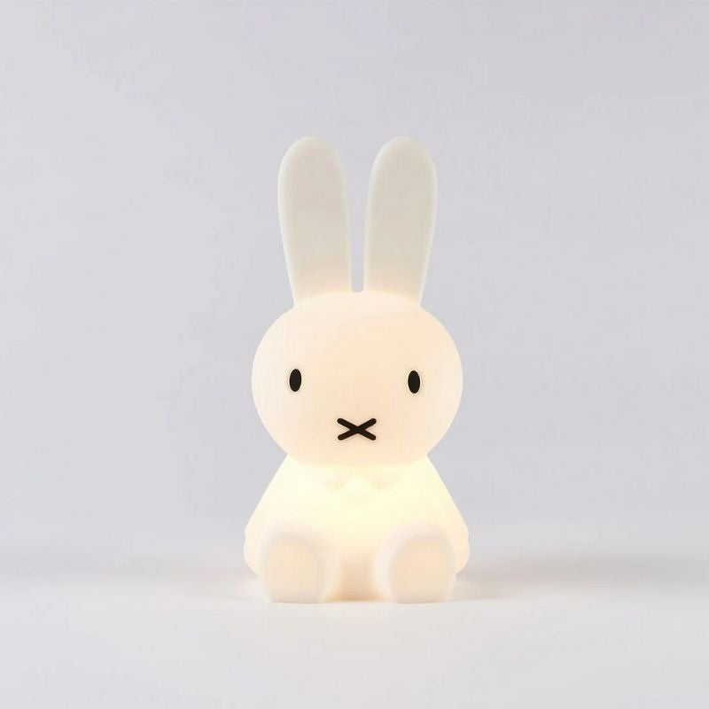 Dekorativ bordlampe med minimalistisk kaninfigur