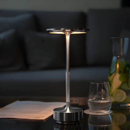 Trådløs dæmpbar bordlampe i slankt design