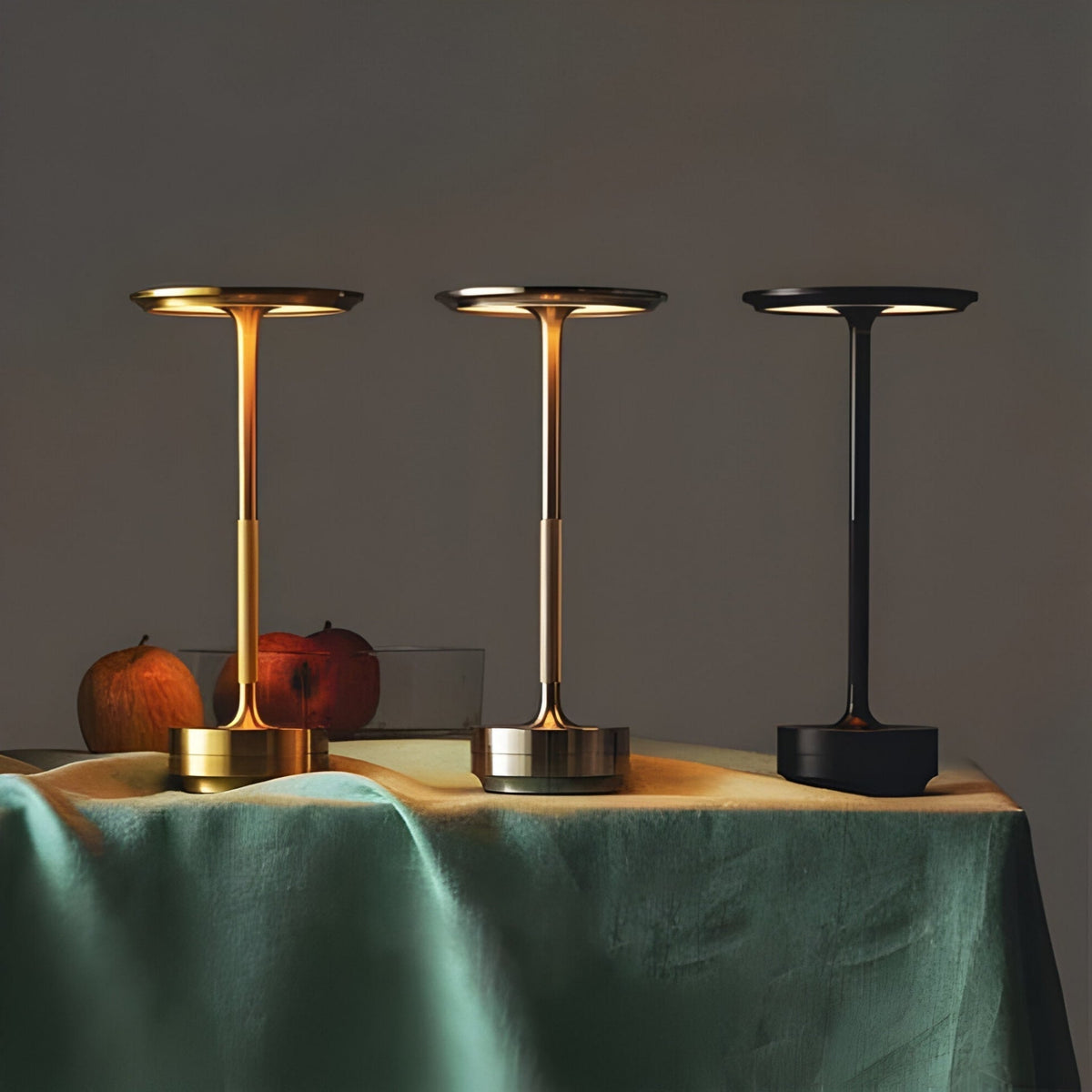 Trådløs dæmpbar bordlampe i slankt design