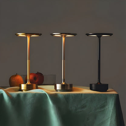 Trådløs dæmpbar bordlampe i slankt design