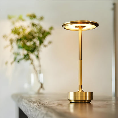 Trådløs dæmpbar bordlampe i slankt design