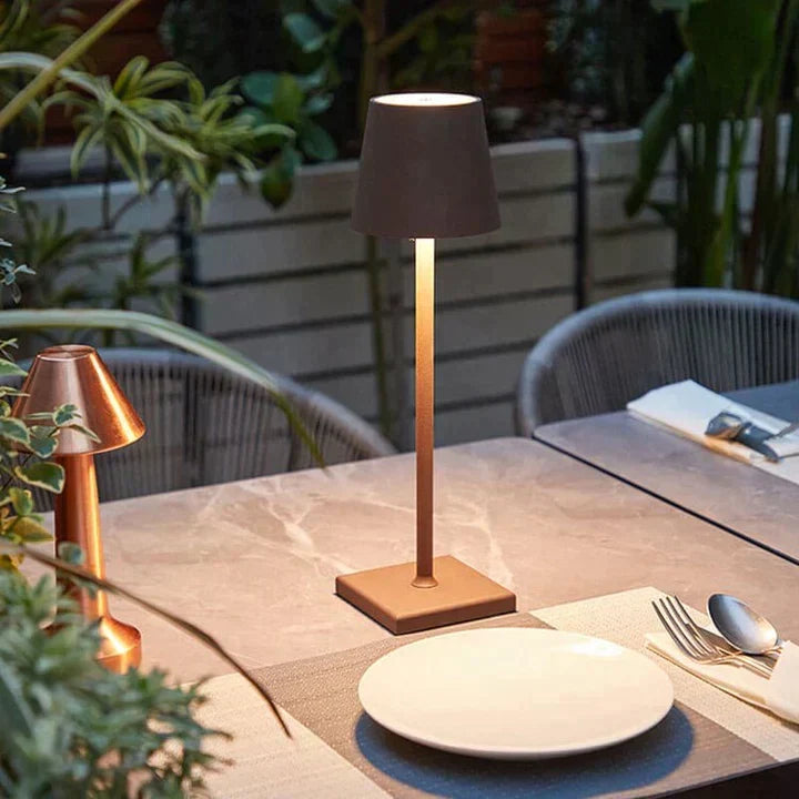Minimalistisk bordlampe med dæmpbart LED-lys