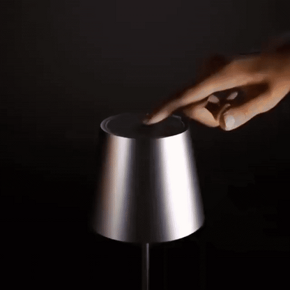 Minimalistisk bordlampe med dæmpbart LED-lys