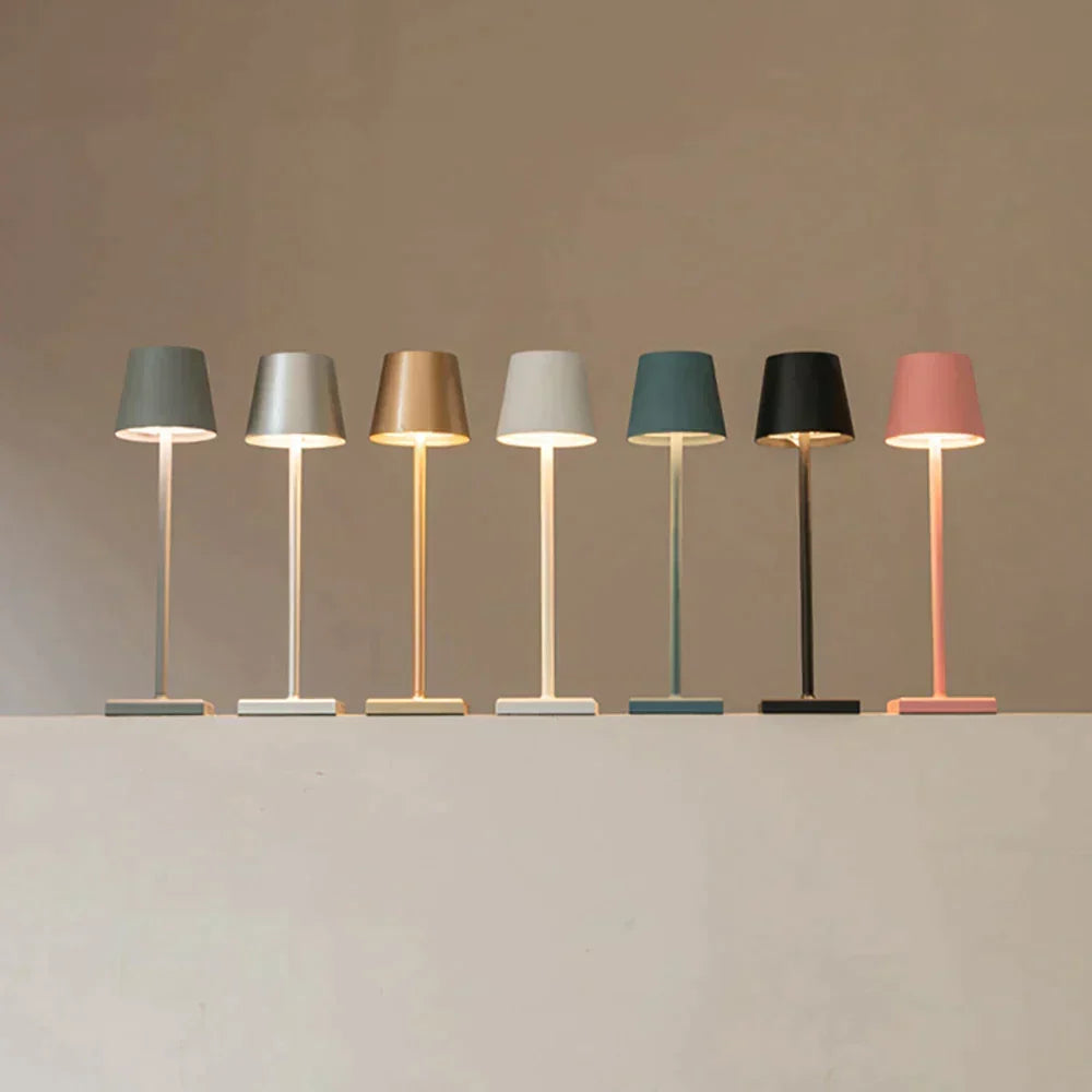 Minimalistisk bordlampe med dæmpbart LED-lys