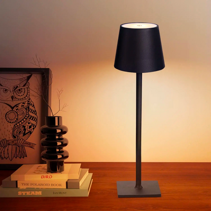 Minimalistisk bordlampe med dæmpbart LED-lys
