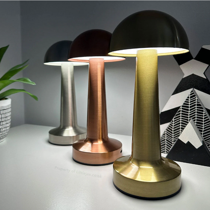 Svampeformet bordlampe med touchbetjening og 3 lysfarver