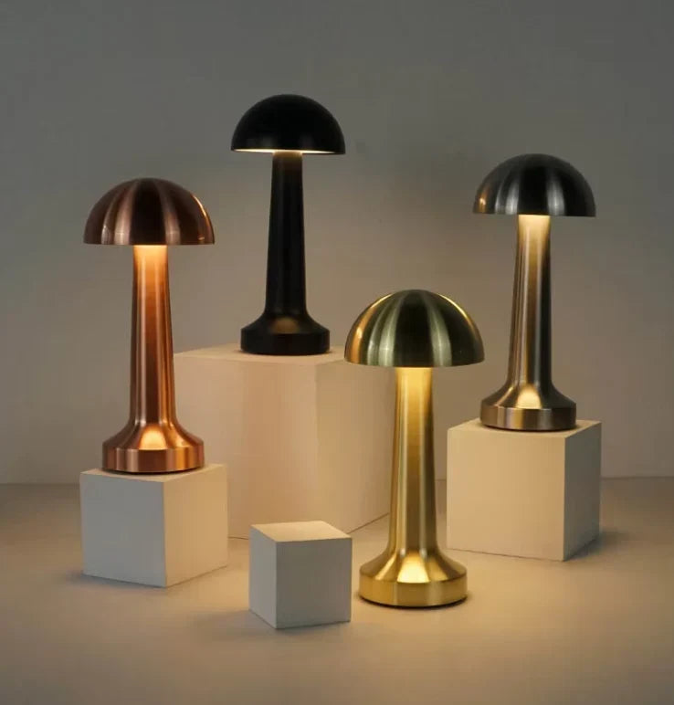 Svampeformet bordlampe med touchbetjening og 3 lysfarver