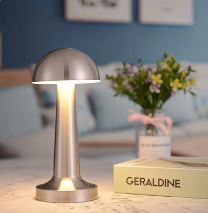 Svampeformet bordlampe med touchbetjening og 3 lysfarver