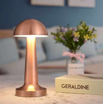 Svampeformet bordlampe med touchbetjening og 3 lysfarver