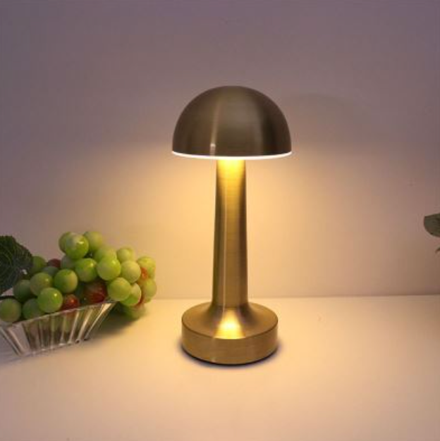 Svampeformet bordlampe med touchbetjening og 3 lysfarver