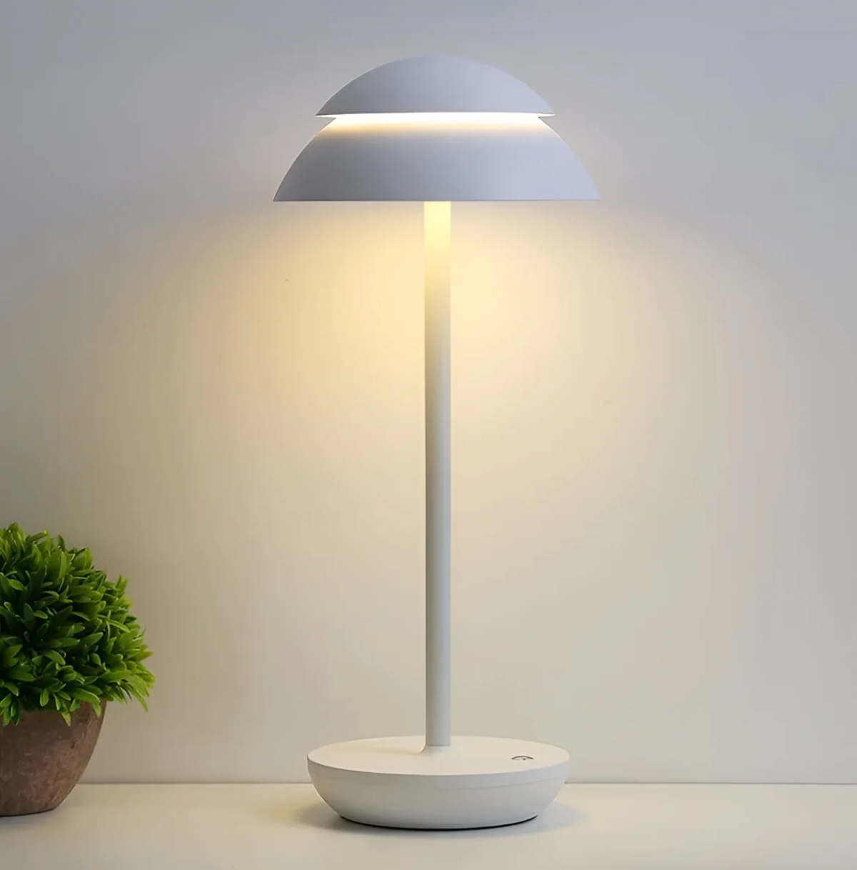 Svampeformet bordlampe med touchdæmper