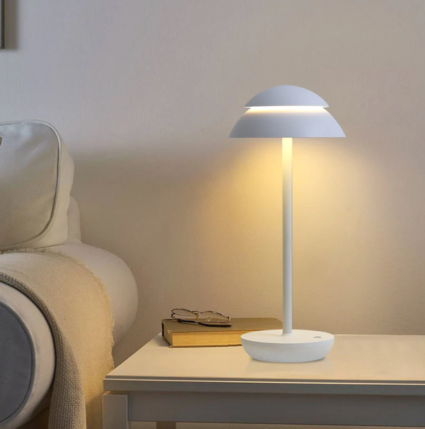 Svampeformet bordlampe med touchdæmper