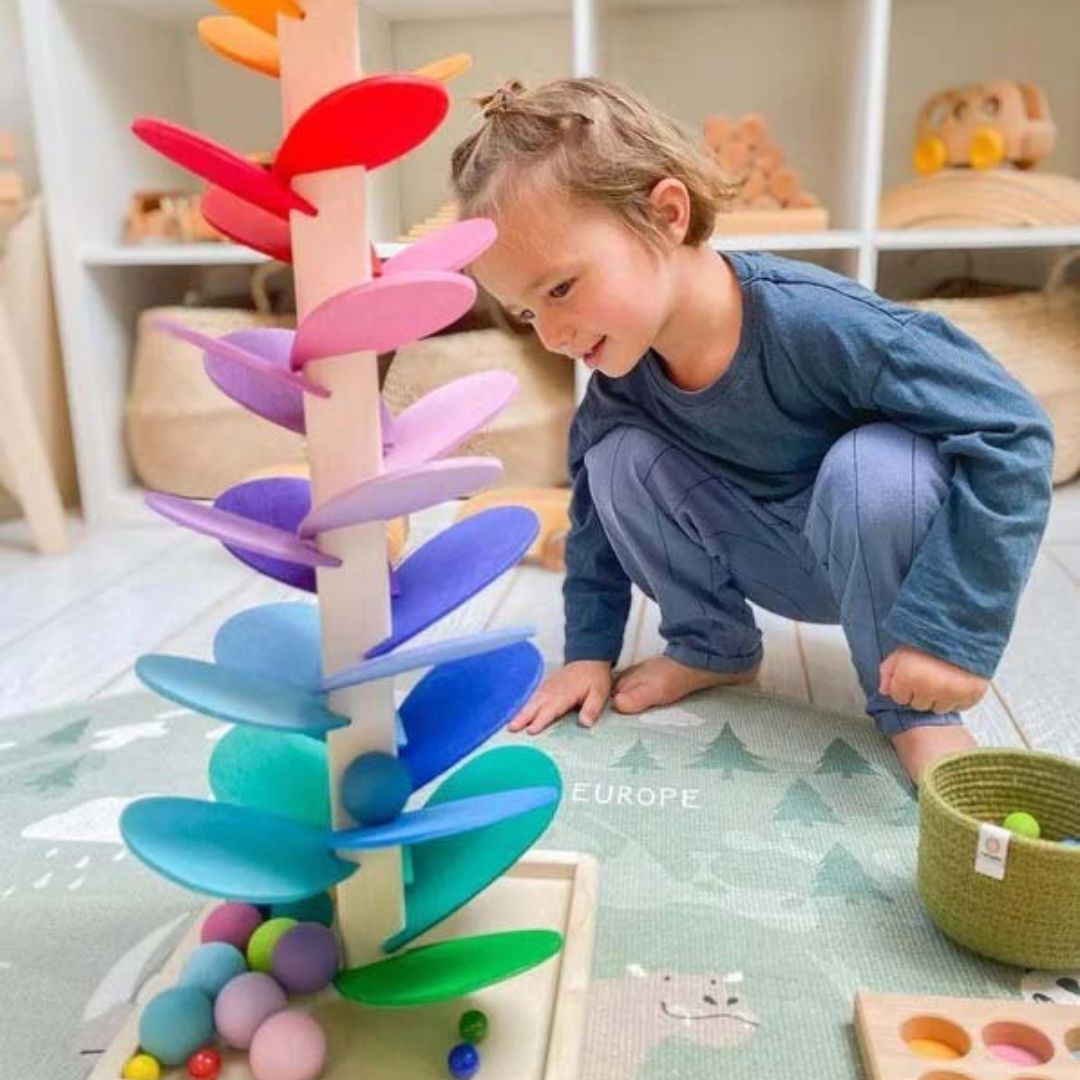 Musikalsk kuglebane i træ til børn