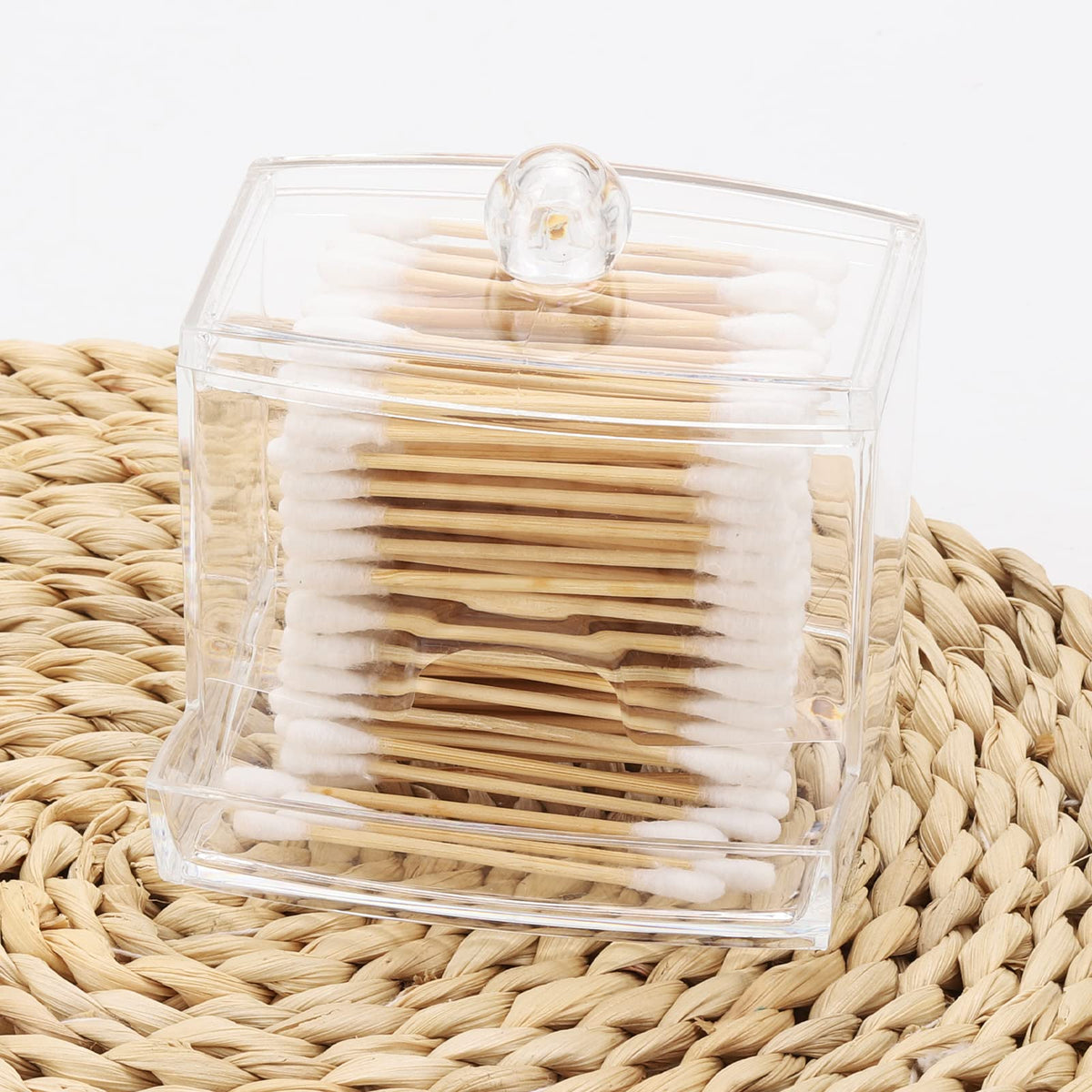 Vatpindebeholder i klar plast med bambuslåg – 9 × 7,2 × 9 cm