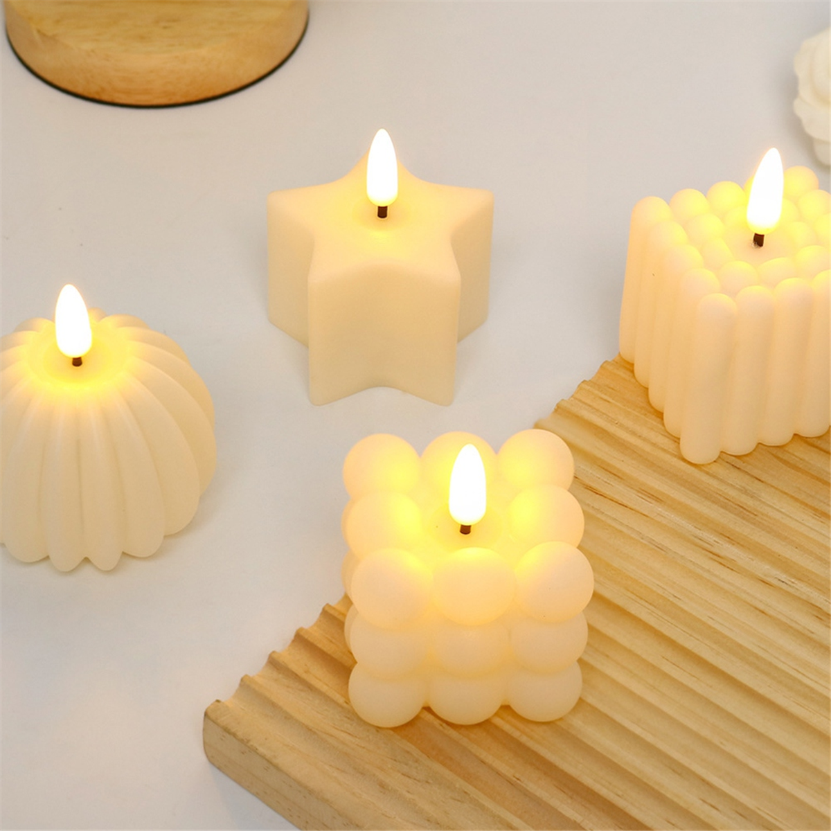 Kubeformet LED-lys med flammeeffekt