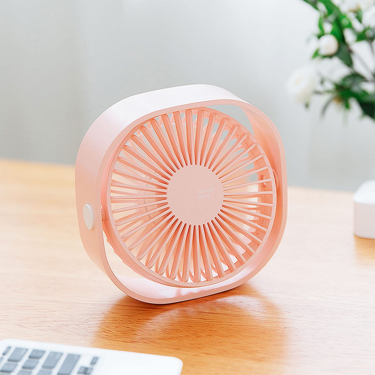 USB-bordventilator med 3 hastigheder – 12,3 × 12,3 × 5 cm