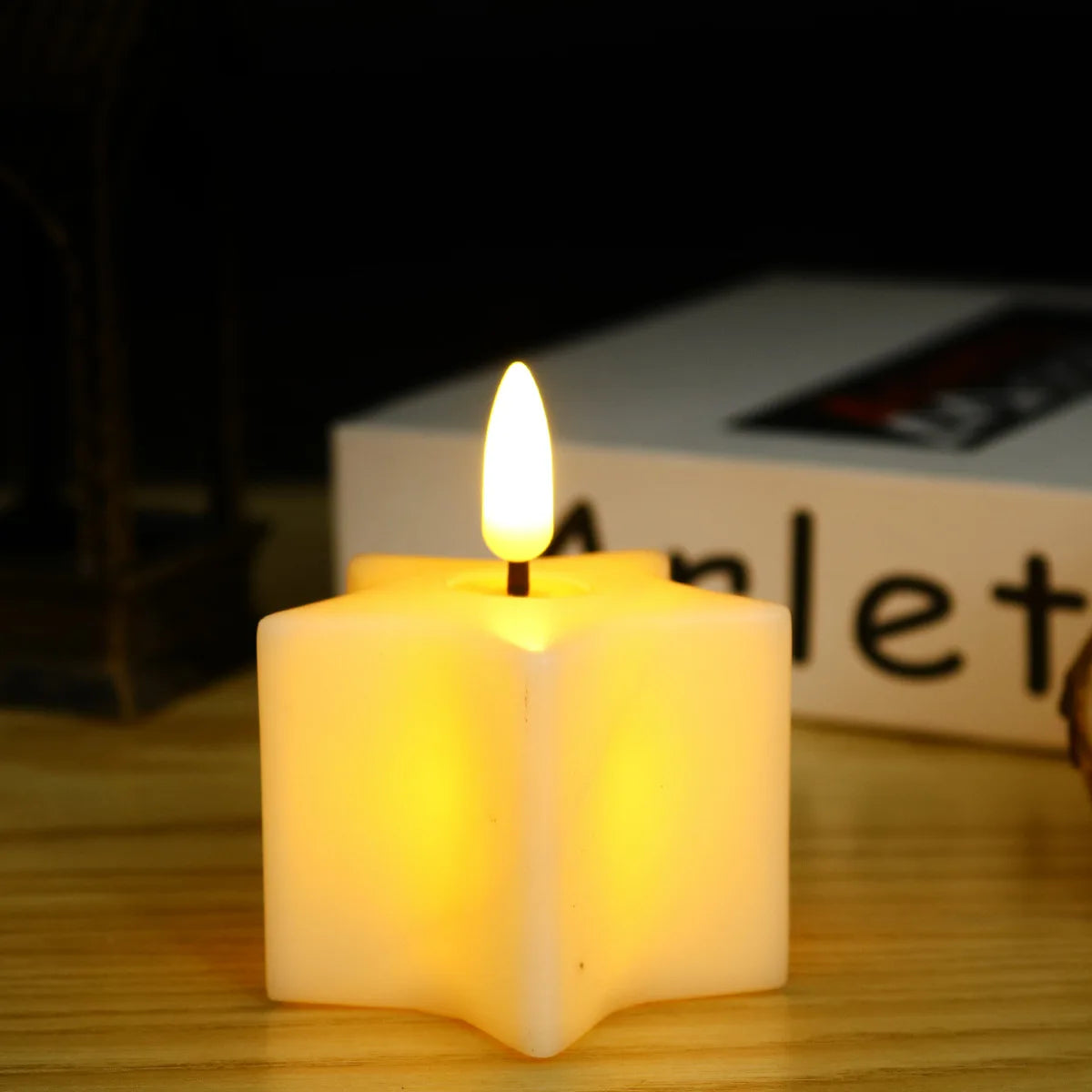 Kubeformet LED-lys med flammeeffekt
