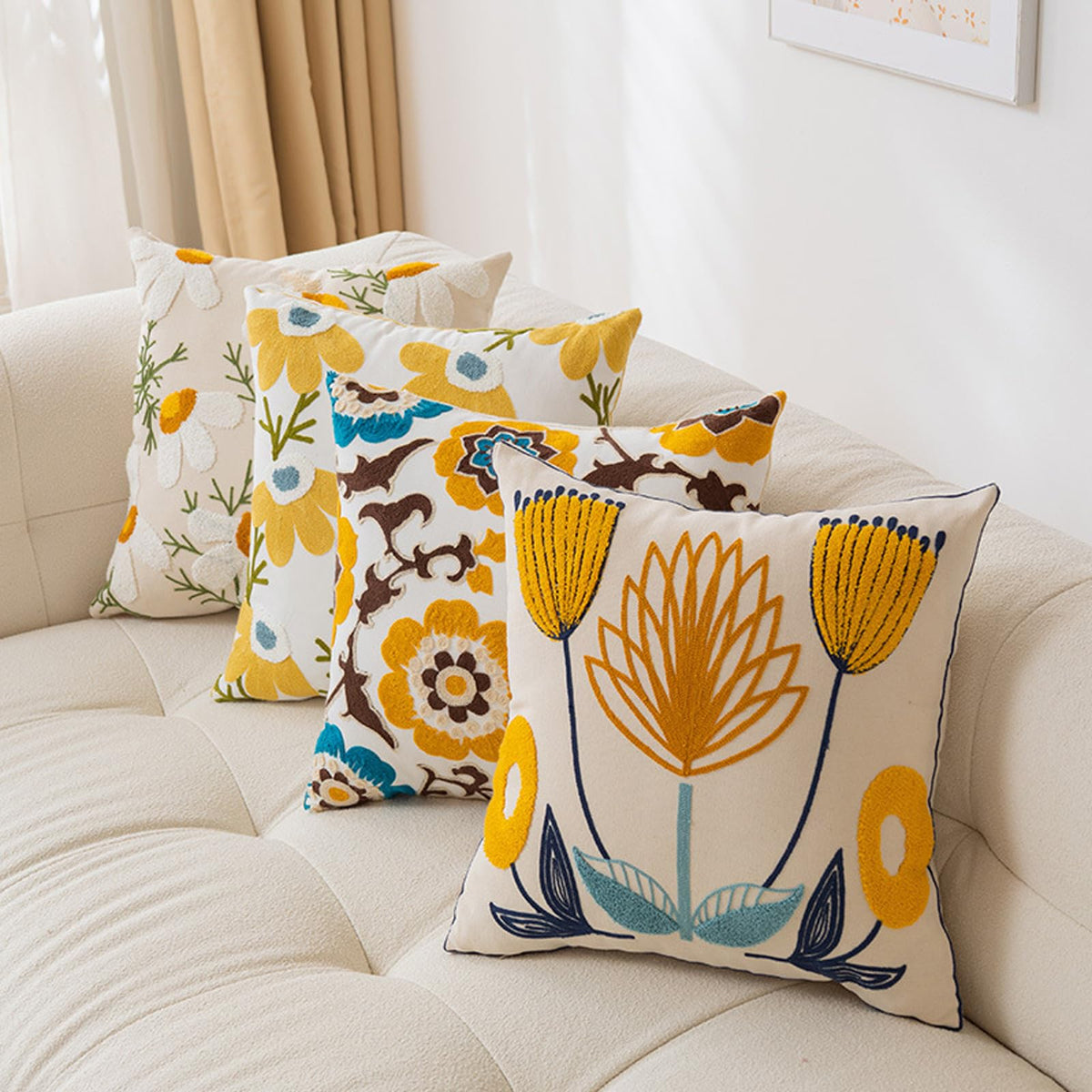 Pudebetræk i bomuldskanvas med broderede blomster – 45 × 45 cm