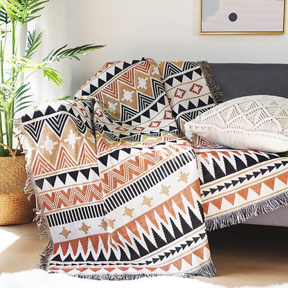Vævet pynteplaid med geometrisk mønster – 130 × 180 cm