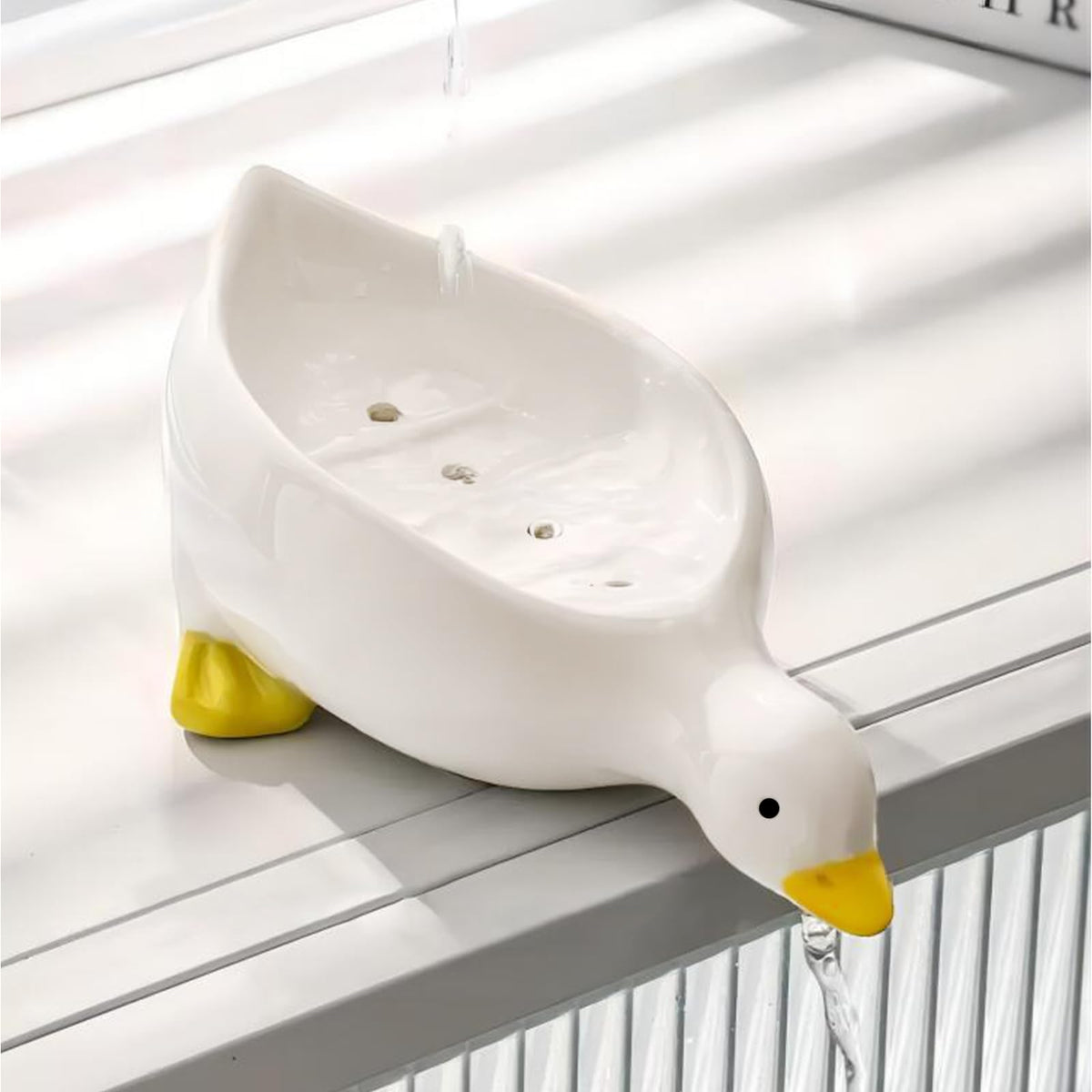Andeformet sæbeholder med afdrypning – 18 × 8 × 5 cm