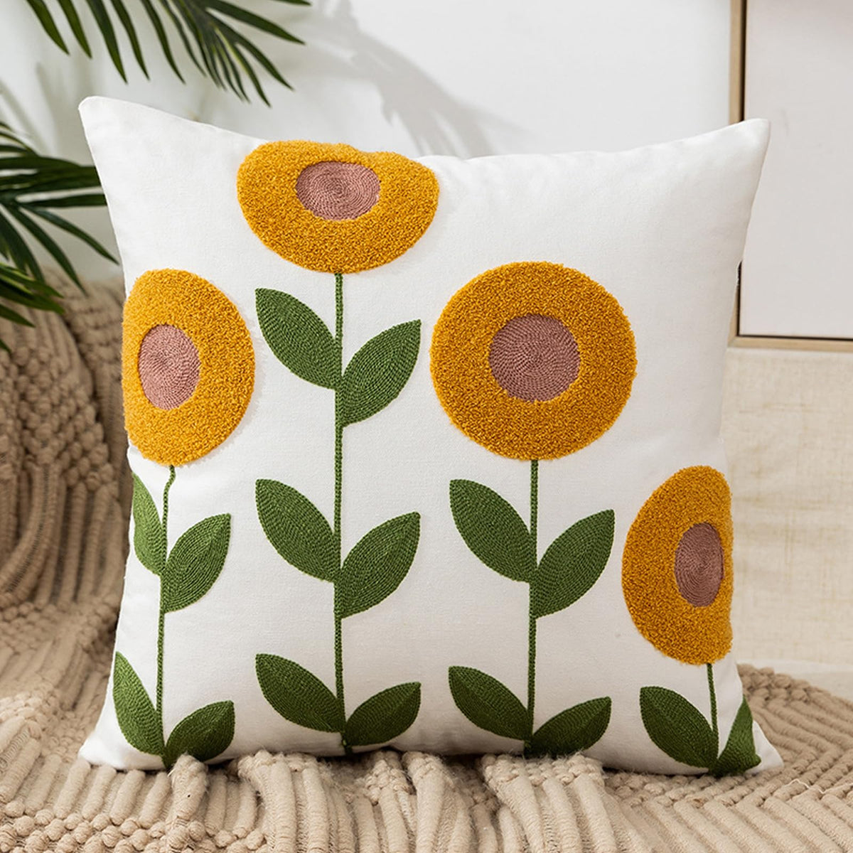 Pudebetræk i bomuldskanvas med broderede blomster – 45 × 45 cm