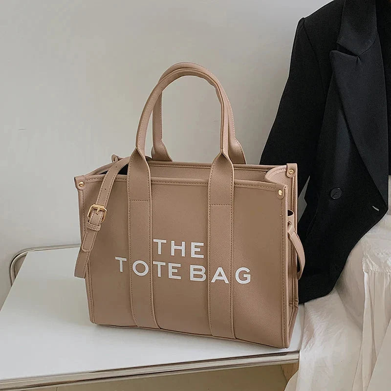 Rummelig totebag i vegansk læder til kvinder