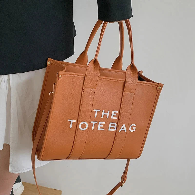 Rummelig totebag i vegansk læder til kvinder