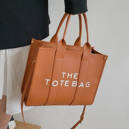 Rummelig totebag i vegansk læder til kvinder